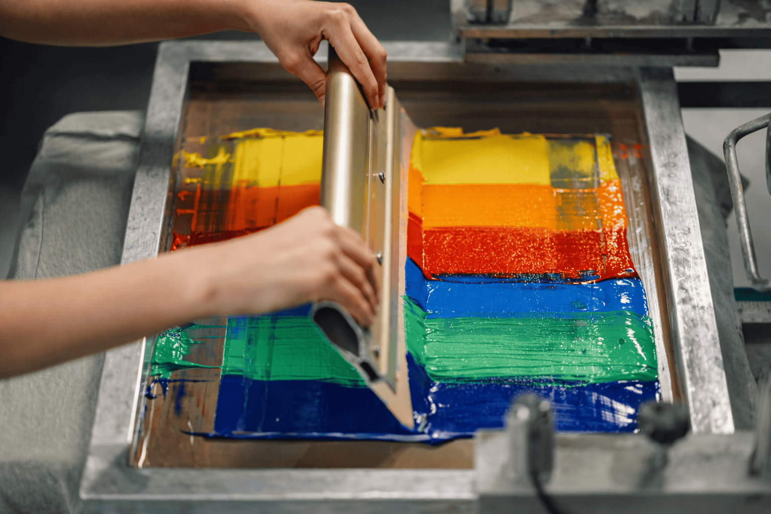 La contaminación cruzada en serigrafía: cómo pequeños residuos arruinan la calidad del estampado